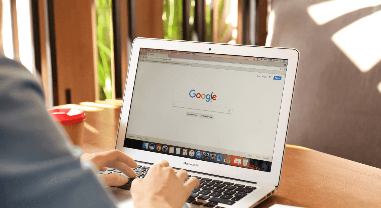 Como as pessoas pesquisam no Google antes de ir até uma loja física illustration